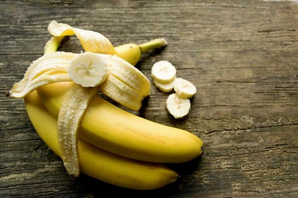 In October 2023, Qatar's Import of Bananas and Plantains Saw a Slight Rise to $3.7M